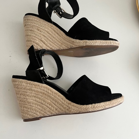 Vince Camuto Black Wedges - Picture 3 of 3